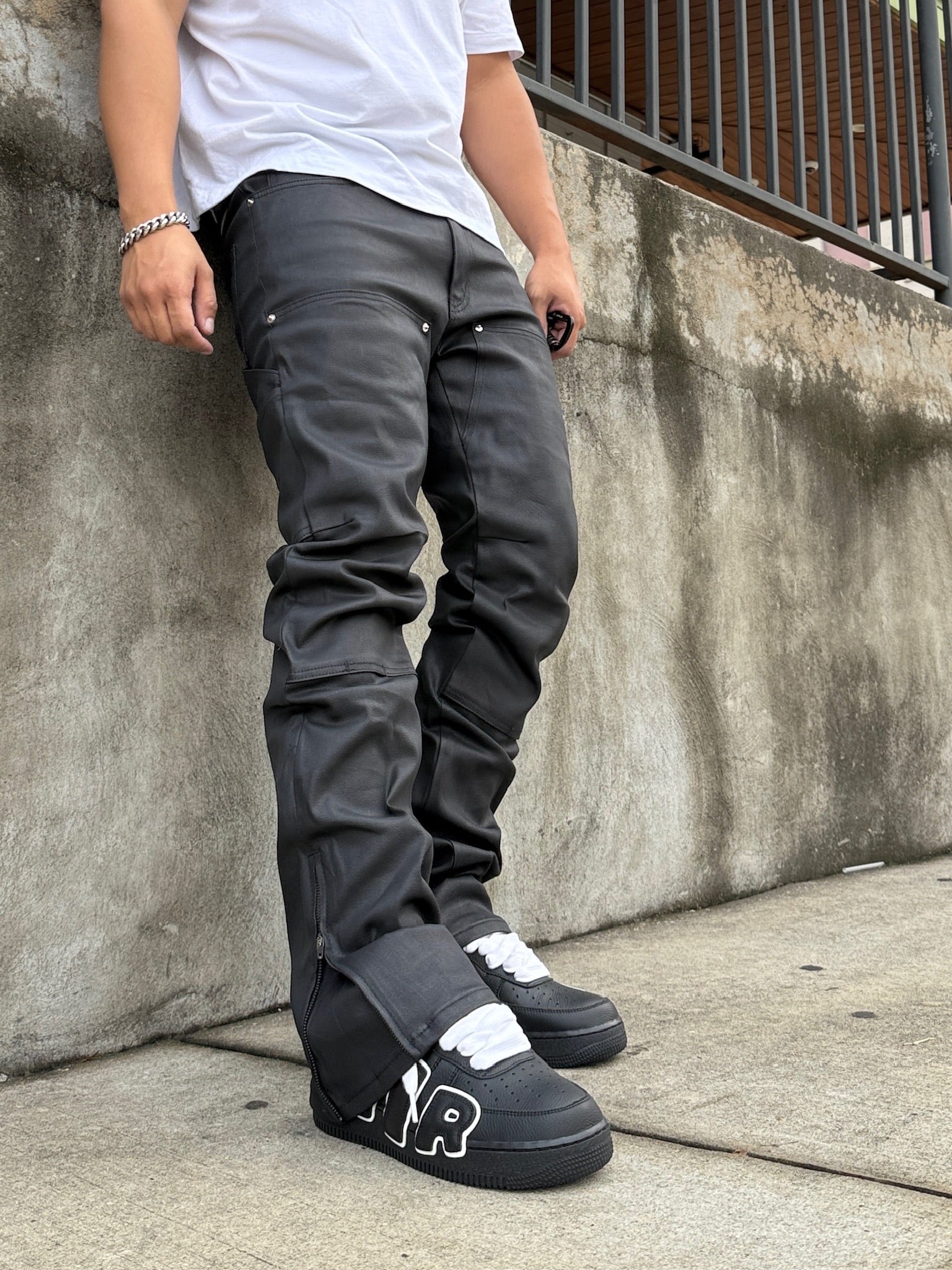 MINT CREW COATED DENIM CARPENTER PANT (BLACK)