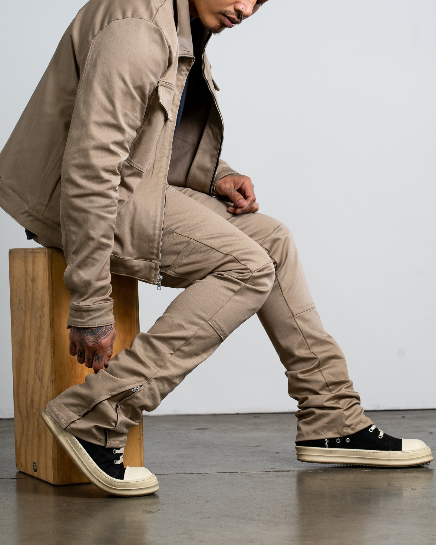 V2 MINT CREW CARPENTER PANT (KHAKI)